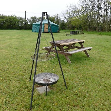 Alder Yurt Wych Elm Glamping Hotel Helston Esterno foto