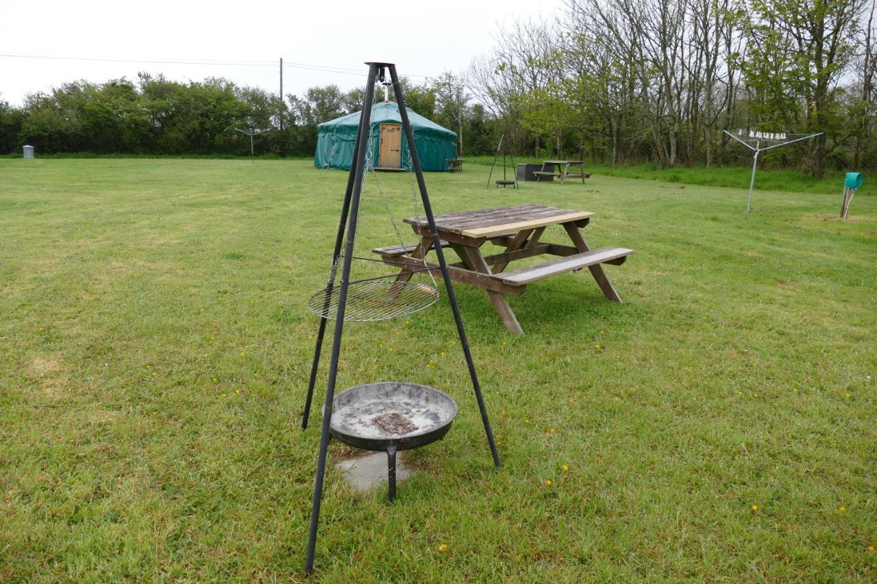 Alder Yurt Wych Elm Glamping Hotel Helston Esterno foto