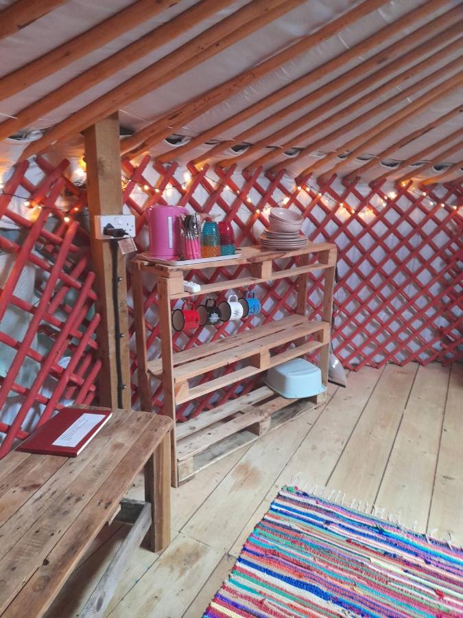 Alder Yurt Wych Elm Glamping Hotel Helston Esterno foto