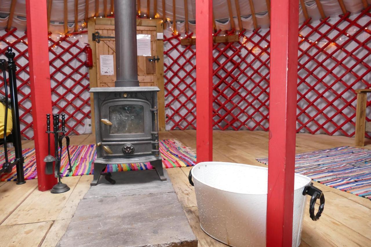 Alder Yurt Wych Elm Glamping Hotel Helston Esterno foto
